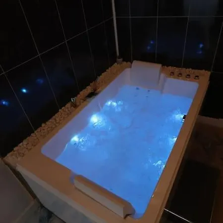 Apartment Bien Etre - Jacuzzi Et Sauna / *